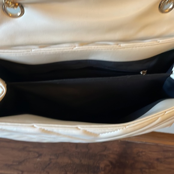 Cream adjustable strap purse - Picture 4 of 4